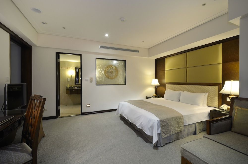 undefined Hotel RegaLees 10