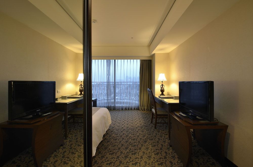 Hotel RegaLees Deluxe Double Room 7