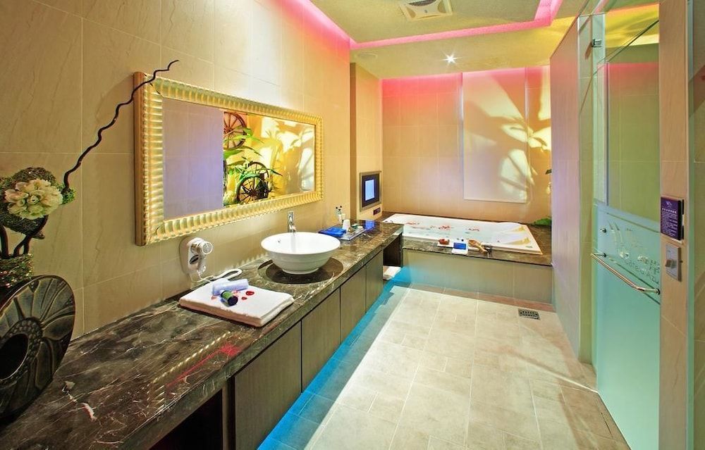 Blue Coast Spa Motel Classic Double Room 3