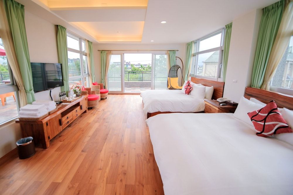 Dreams Come True B&B Quadruple Room, Accessible, Courtyard View (Yoshino cherry) 5