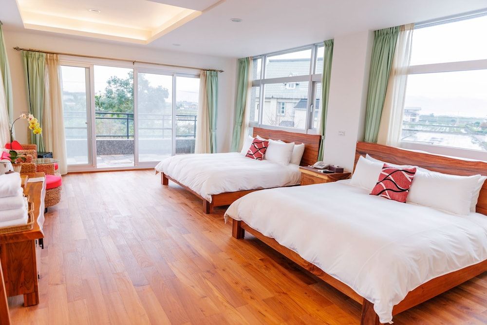 Dreams Come True B&B Quadruple Room, Accessible, Courtyard View (Yoshino cherry) 3