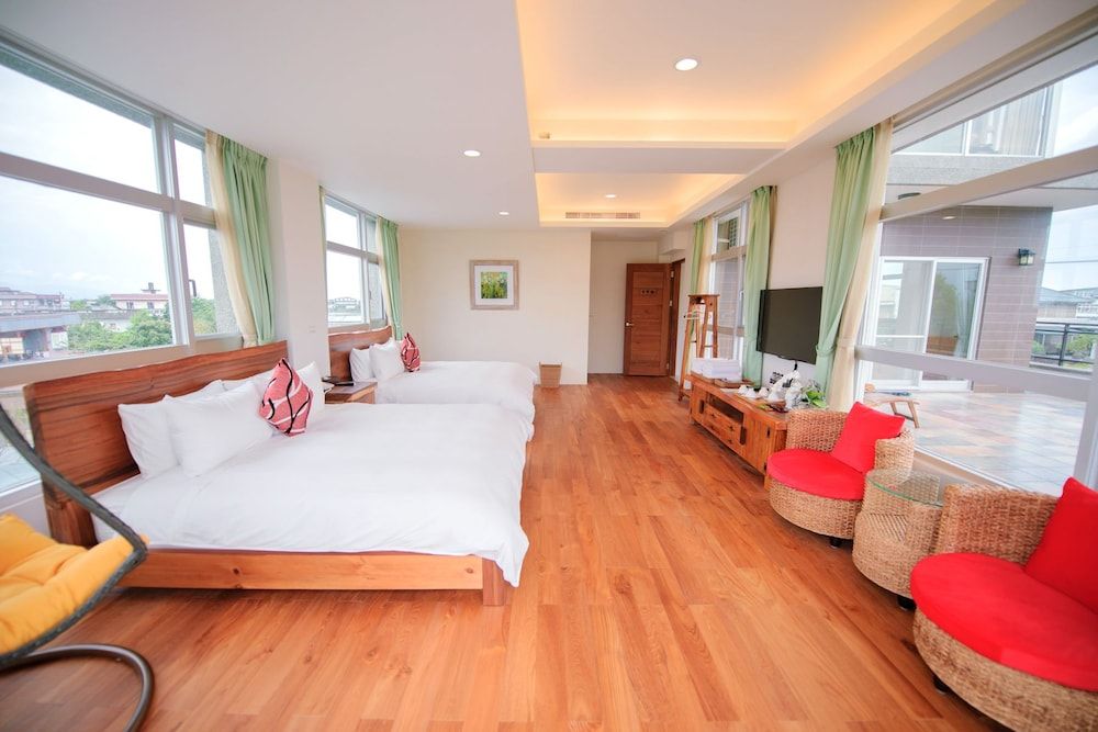 Dreams Come True B&B Quadruple Room, Accessible, Courtyard View (Yoshino cherry) 4