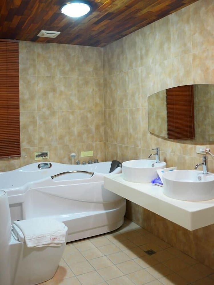 Cao Ling Jiao Villa Deluxe Double Room 5