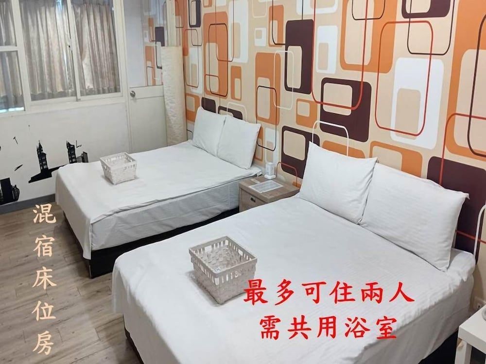 Mix Beds Room (Shared Bathroom)