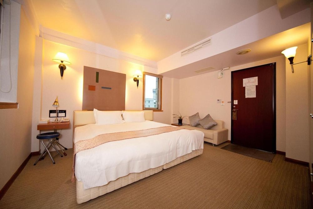 Tian Long Hotel Standard Double Room 3