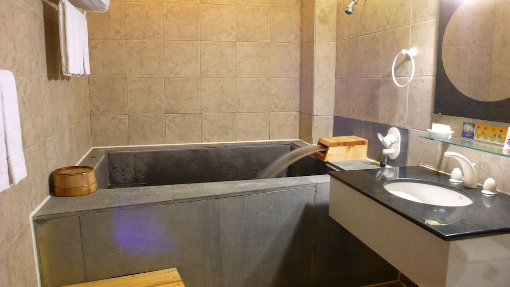 Tian Long Hotel Family Quadruple Room 5