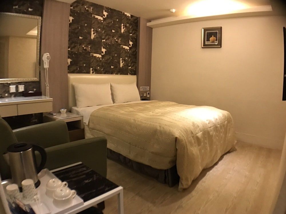 Double Room, No Windows