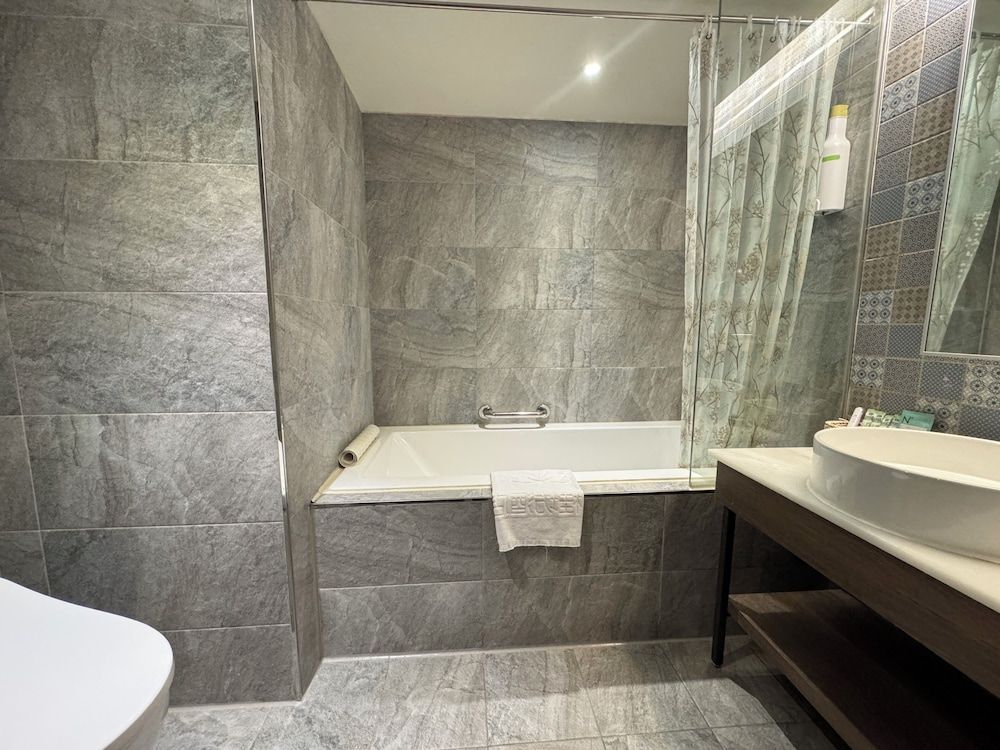 Lan Kwai Fong Garden Hotel Standard Quadruple Room 5