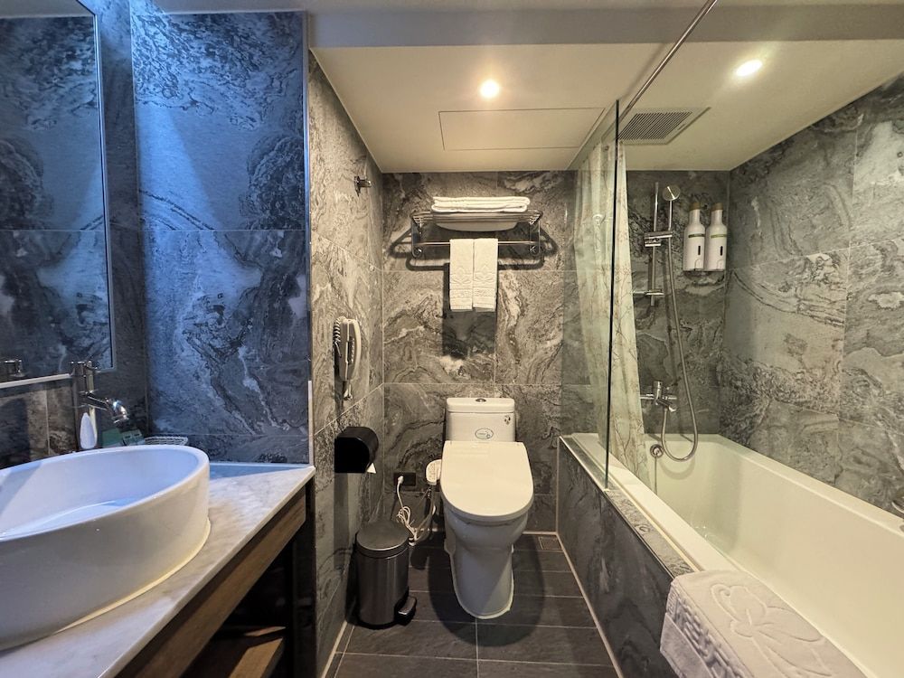 Lan Kwai Fong Garden Hotel Deluxe Double Room 6