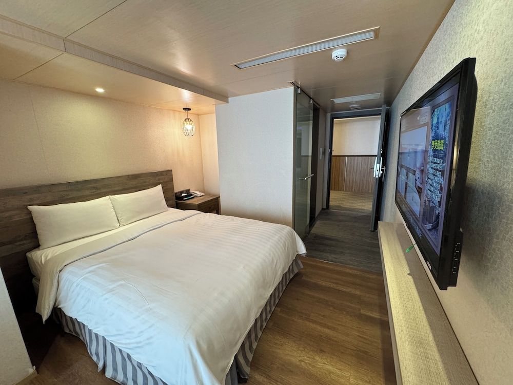 Lan Kwai Fong Garden Hotel Deluxe Double Room 3