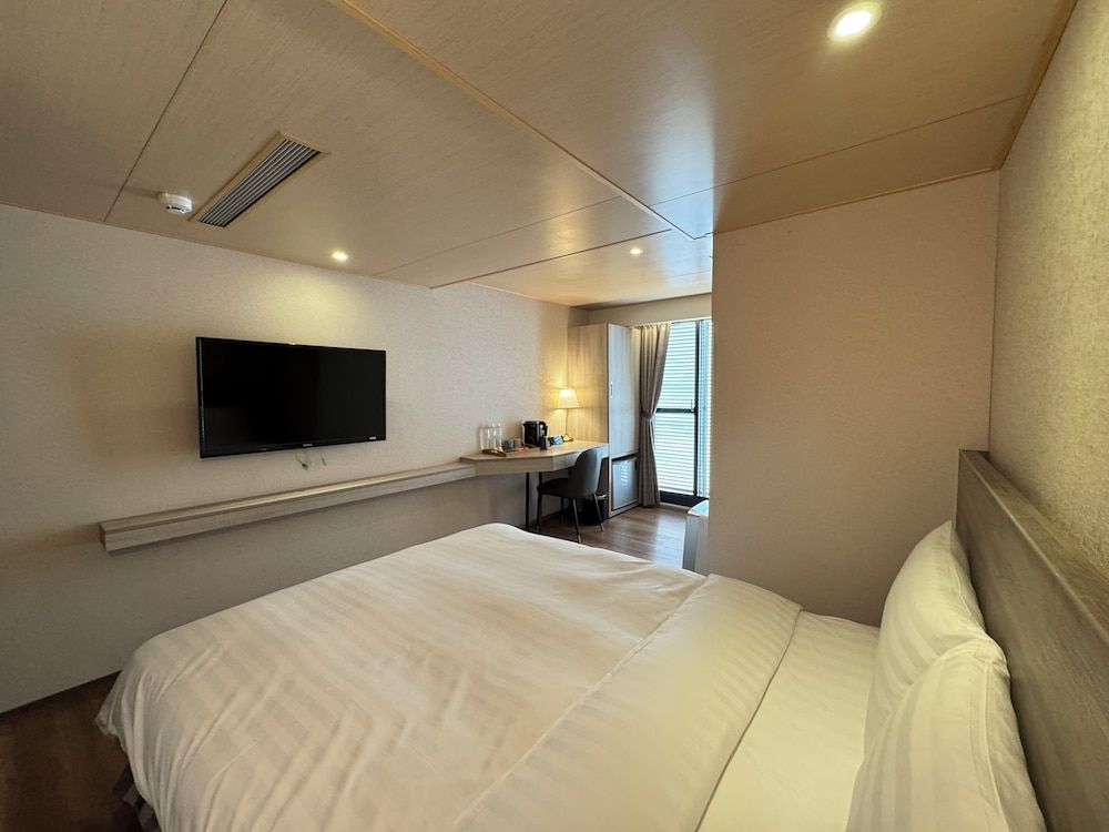 Lan Kwai Fong Garden Hotel Deluxe Double Room