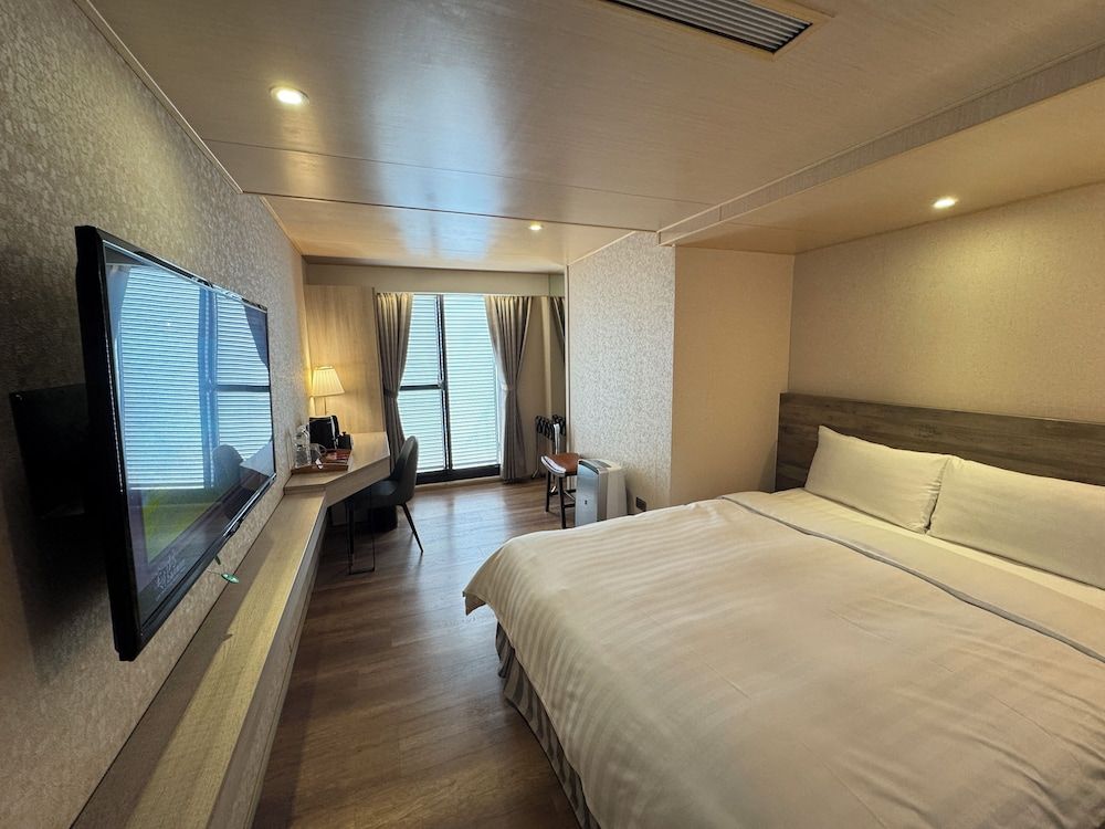 Lan Kwai Fong Garden Hotel Deluxe Double Room 4