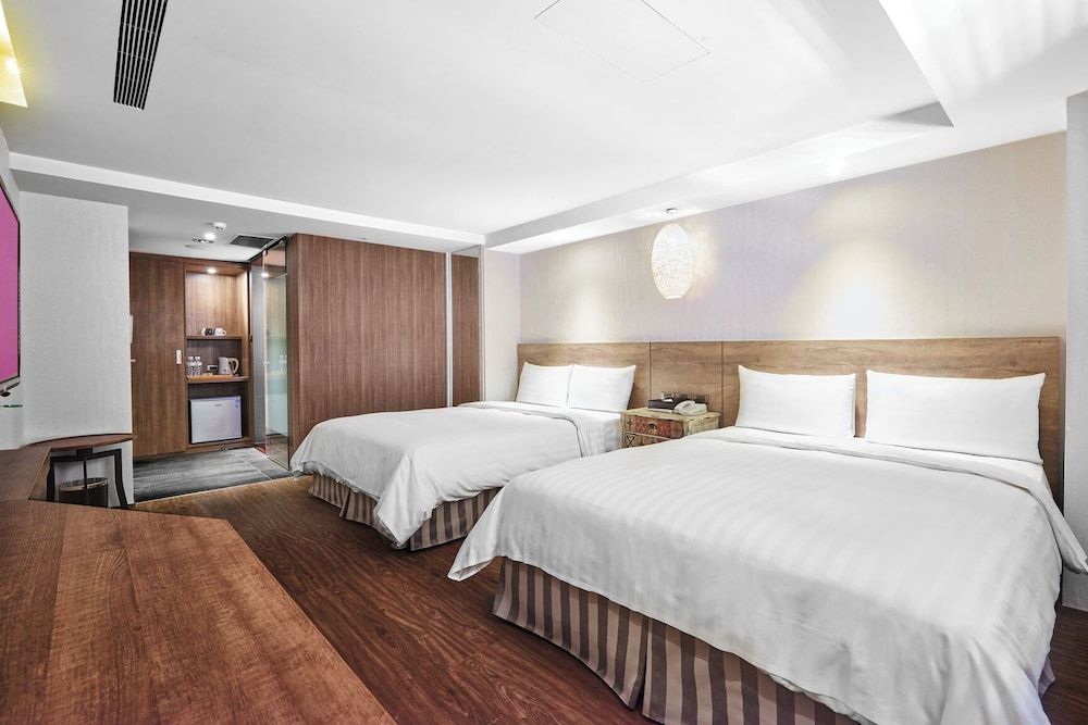 Lan Kwai Fong Garden Hotel Standard Quadruple Room