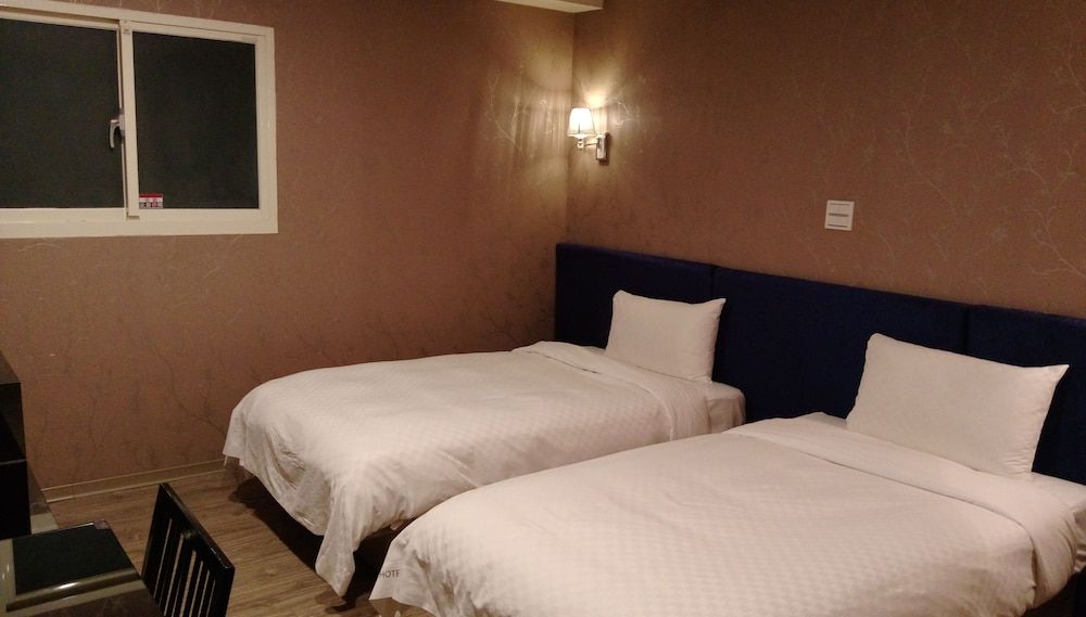 undefined Urban One Hotel 9