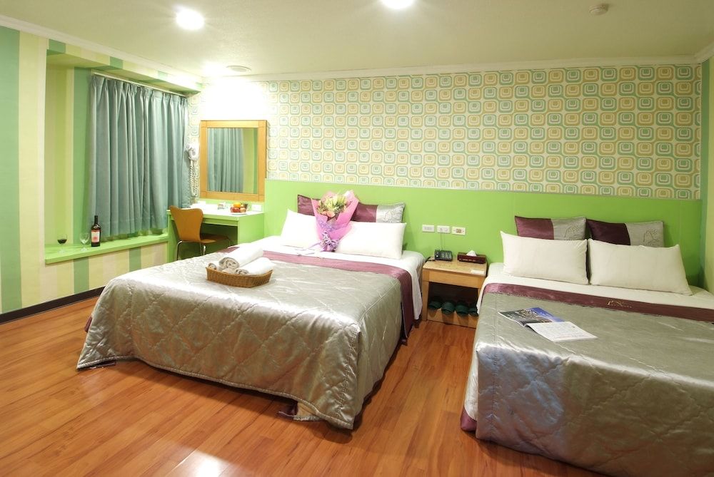 Left Bank Hotel Quadruple Room 2