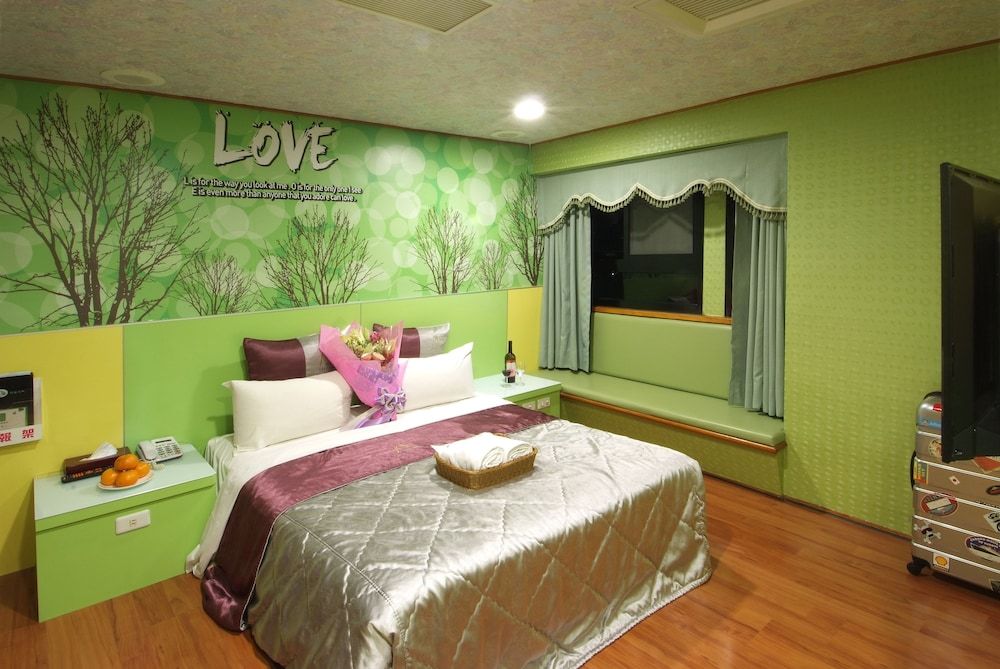 Left Bank Hotel Business Double Room 4