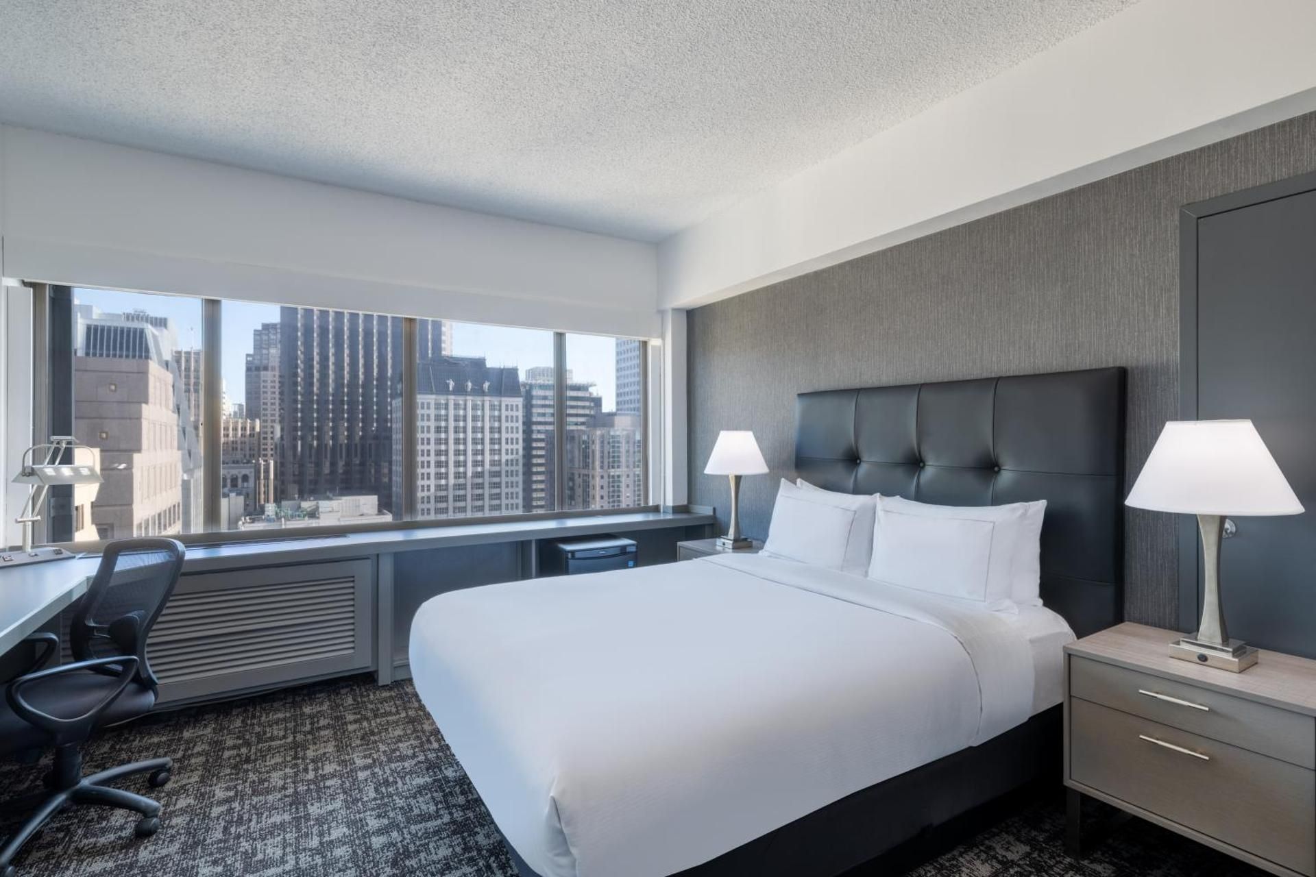 Premium Queen Room - Disability Access with Roll In Shower