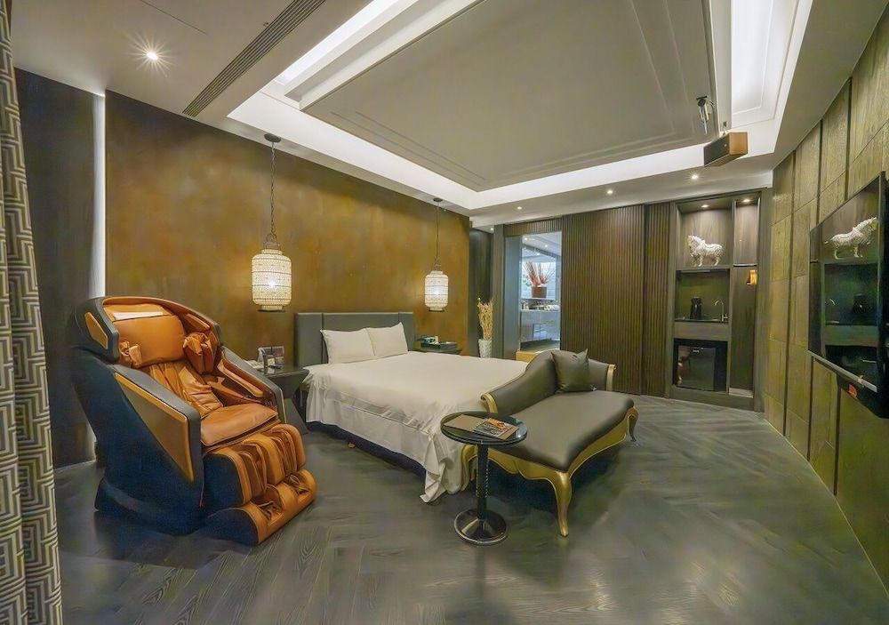 Feng Cai Motel Deluxe Double Room (Check-in after 8PM) 35