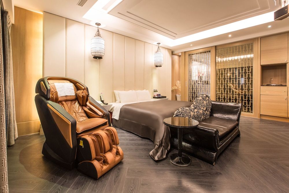 Feng Cai Motel Deluxe Double Room (Check-in after 8PM) 15