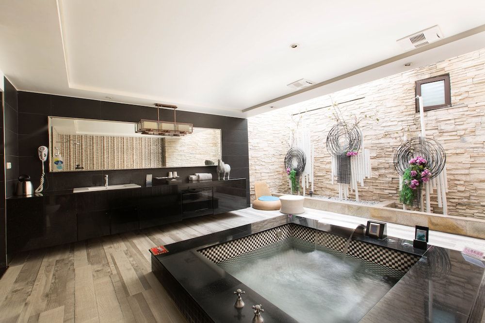 Feng Cai Motel Deluxe Double Room (Check-in after 8PM) 43