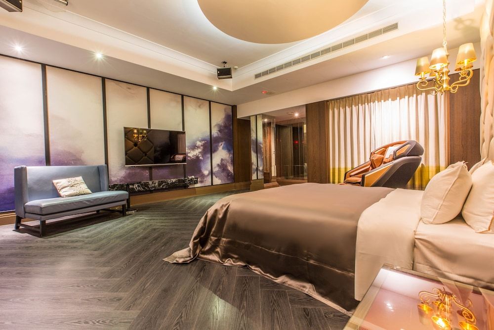 Feng Cai Motel Deluxe Double Room (Check-in after 8PM) 18