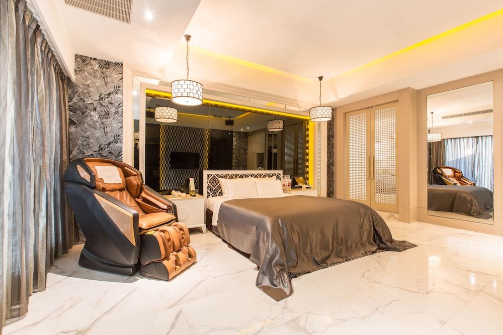 Feng Cai Motel Deluxe Double Room (Check-in after 8PM) 2