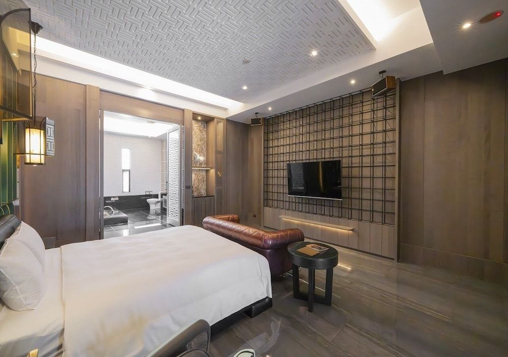 Feng Cai Motel Deluxe Double Room (Check-in after 8PM) 32