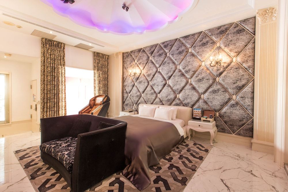 Feng Cai Motel Deluxe Double Room (Check-in after 8PM) 23