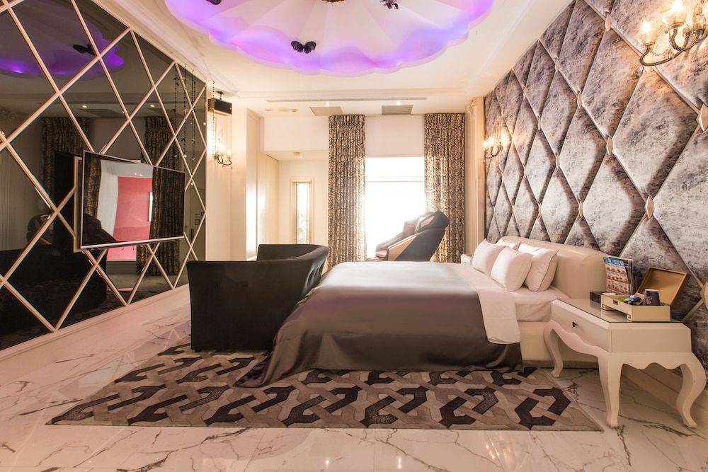 Feng Cai Motel Deluxe Double Room (Check-in after 8PM) 24