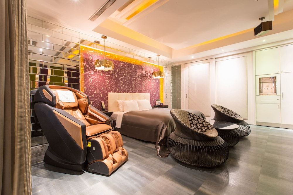 Feng Cai Motel Deluxe Double Room (Check-in after 8PM) 9