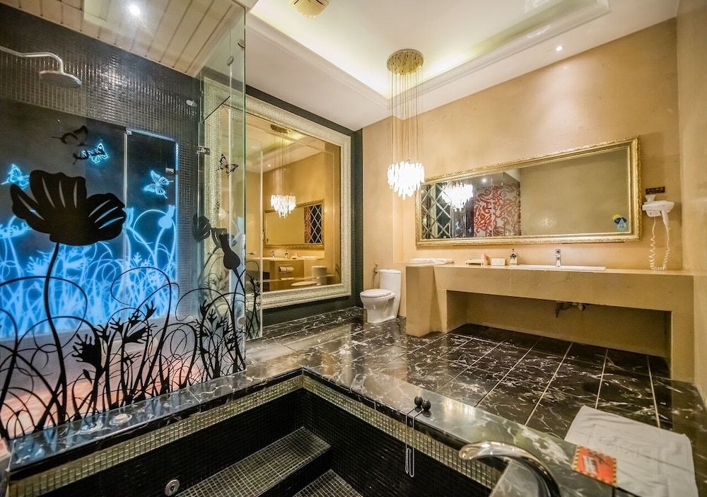 Feng Cai Motel Deluxe Double Room (Check-in after 8PM) 39