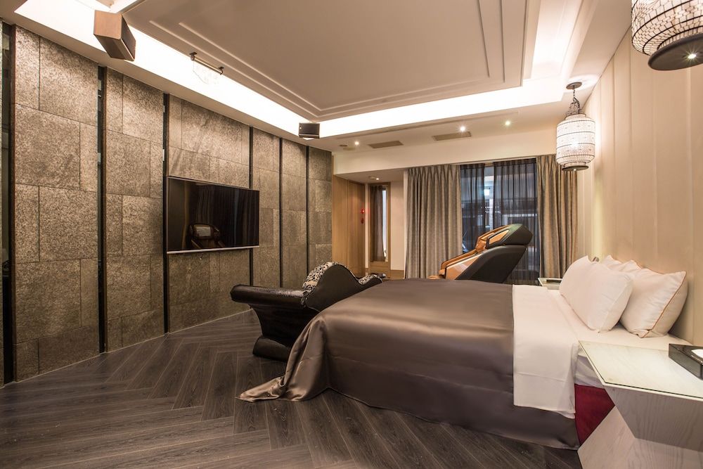 Feng Cai Motel Deluxe Double Room (Check-in after 8PM) 16