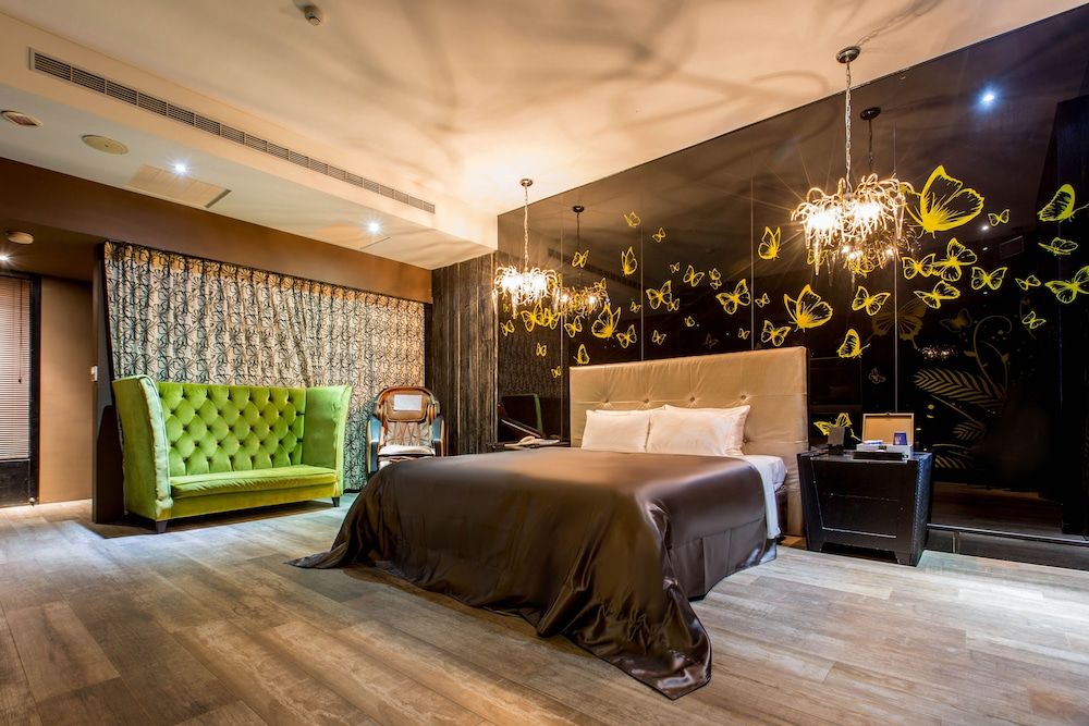 Feng Cai Motel Deluxe Double Room (Check-in after 8PM) 14