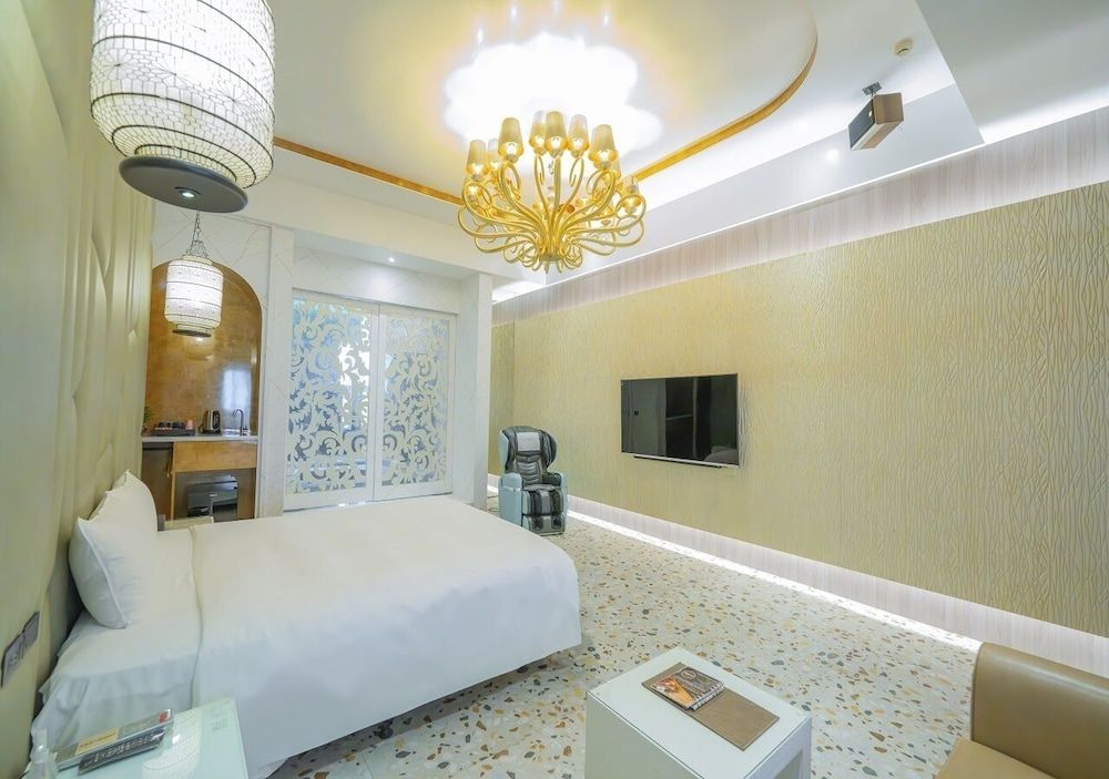 Feng Cai Motel Deluxe Double Room (Check-in after 8PM) 34