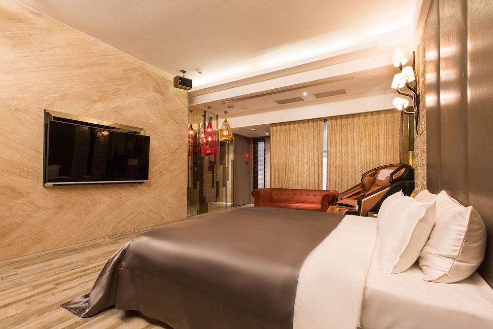 Feng Cai Motel Deluxe Double Room (Check-in after 8PM) 20