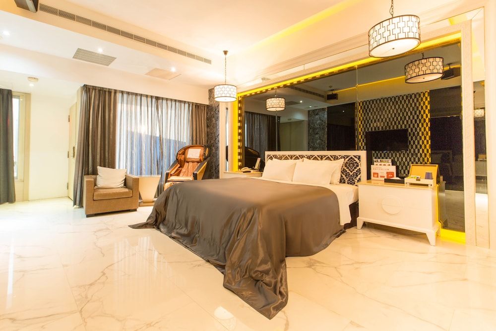 Feng Cai Motel Deluxe Double Room (Check-in after 8PM) 4