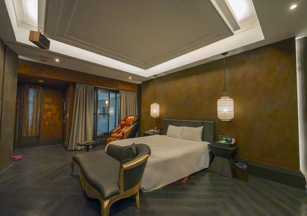 Feng Cai Motel Deluxe Double Room (Check-in after 8PM) 36