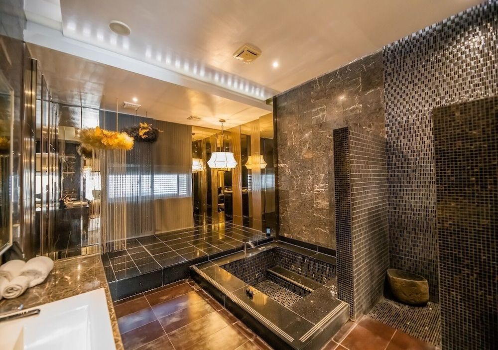 Feng Cai Motel Deluxe Double Room (Check-in after 8PM) 38