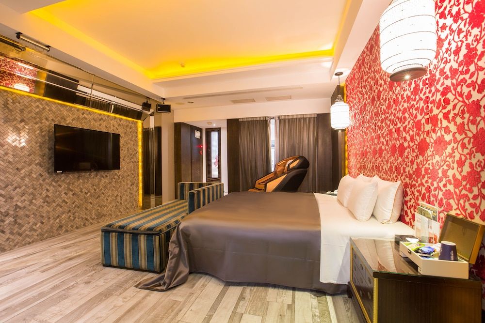 Feng Cai Motel Deluxe Double Room (Check-in after 8PM) 8