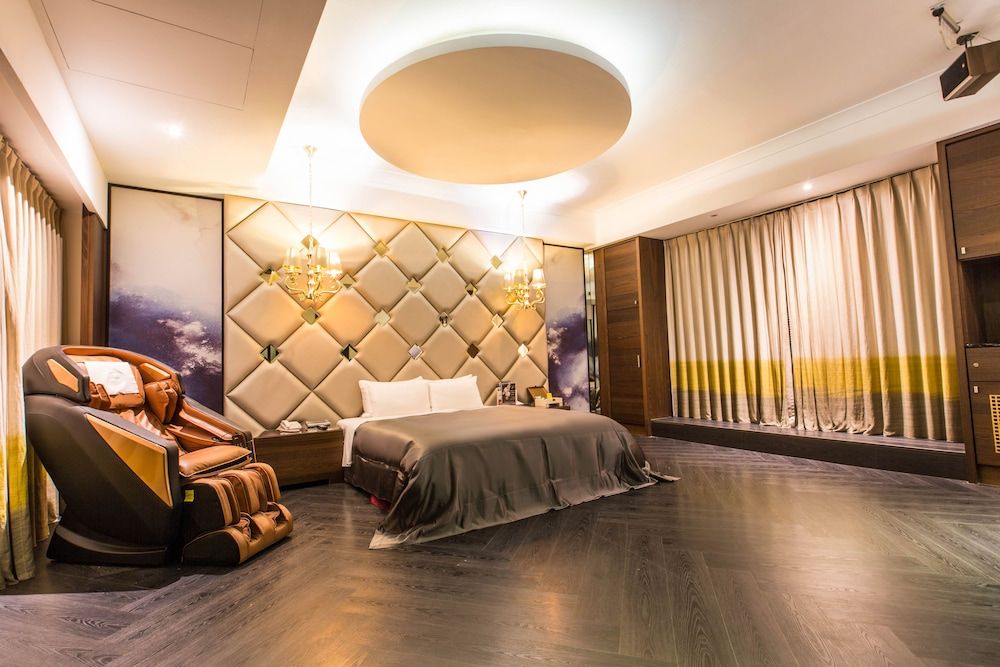 Feng Cai Motel Deluxe Double Room (Check-in after 8PM) 17