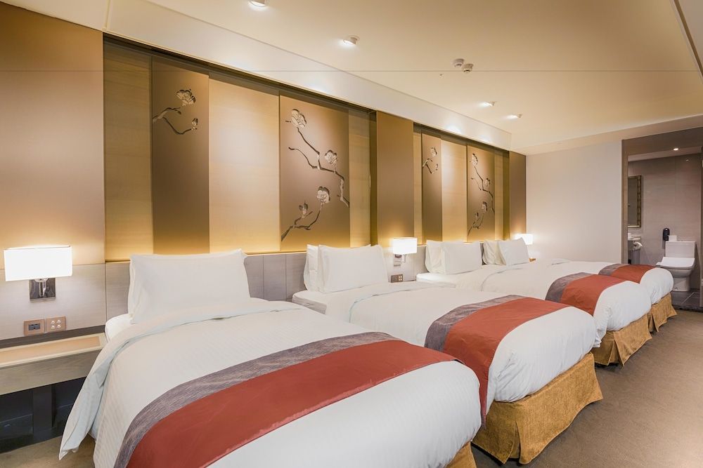 Deluxe Quadruple Room, No Window