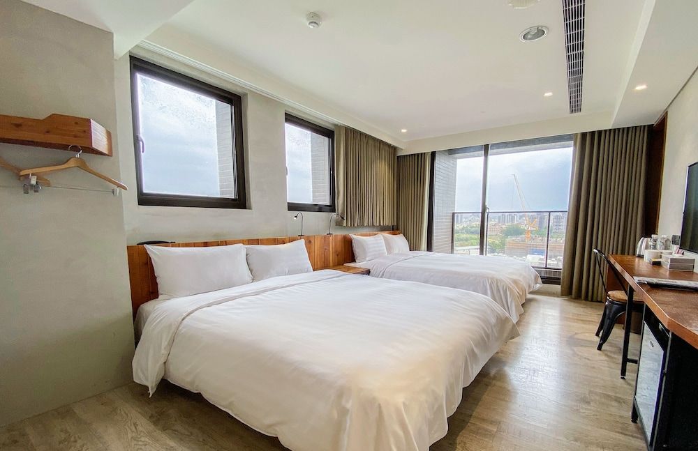 Central Land Hotel