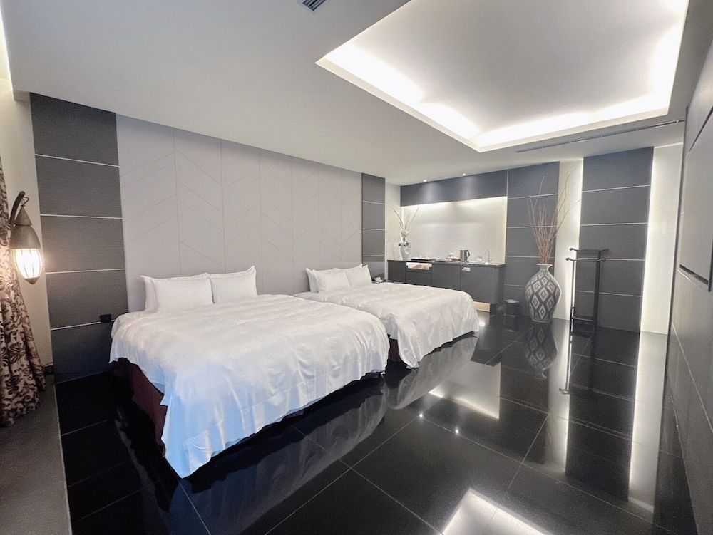 Orient Luxury Villa Motel Luxury Double Room (CRYSTAL) 4