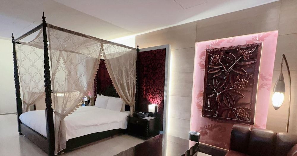 Orient Luxury Villa Motel Luxury Double Room (CRYSTAL) 3