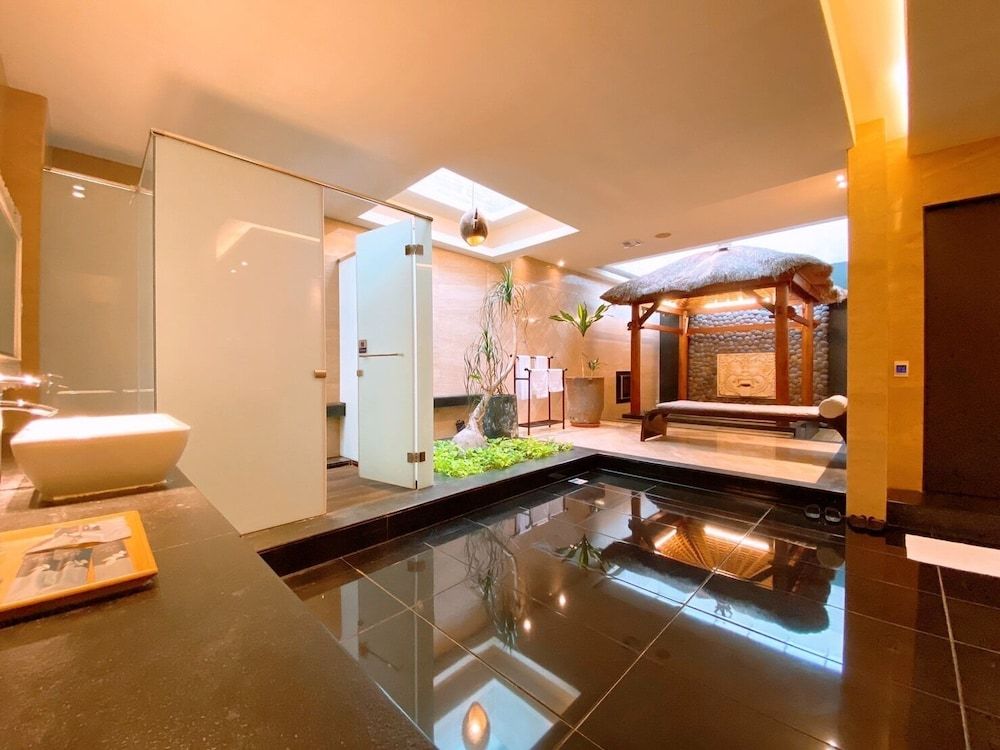 Orient Luxury Villa Motel Luxury Double Room (CRYSTAL) 6