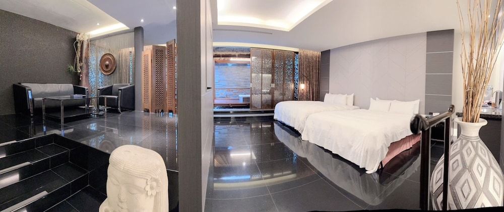 Orient Luxury Villa Motel Luxury Double Room (CRYSTAL)