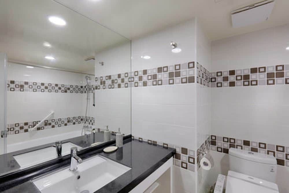 Good Life Hotel Standard Twin Room 5