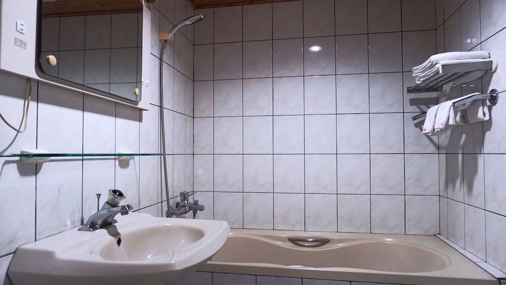 Suao Hotel Elite Triple Room 2