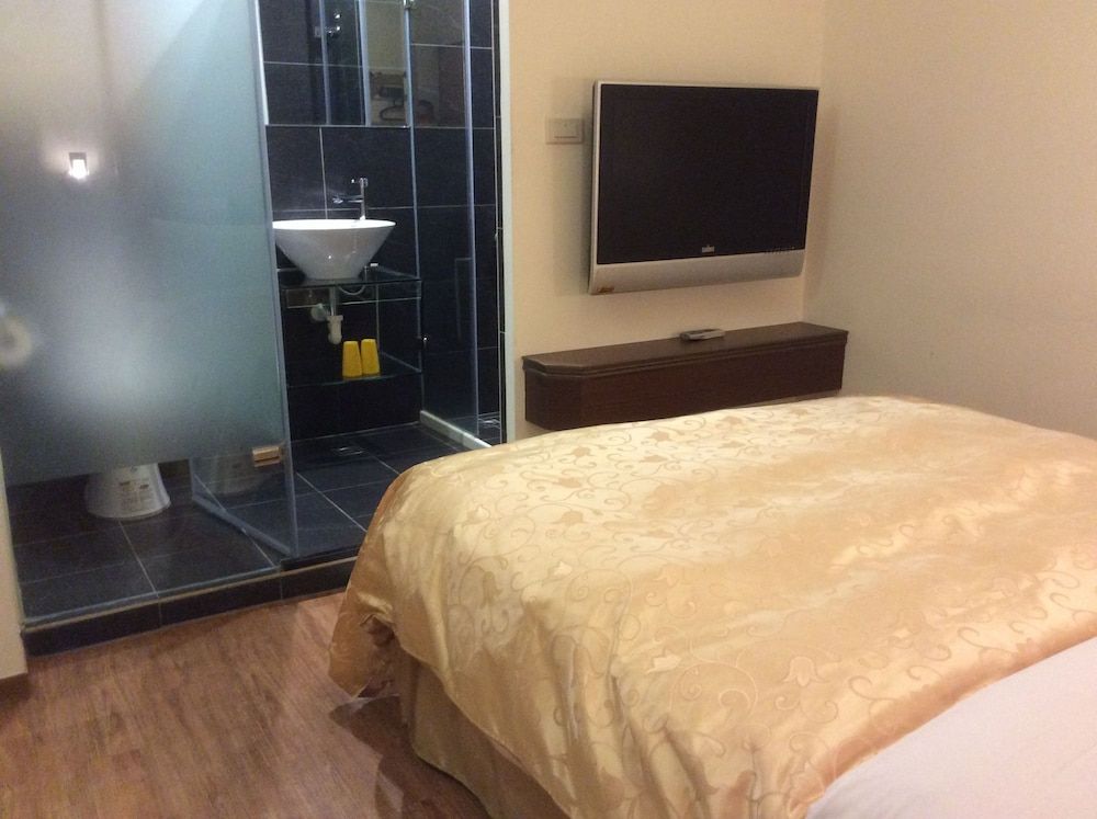 undefined Purple Garden Hotel 7