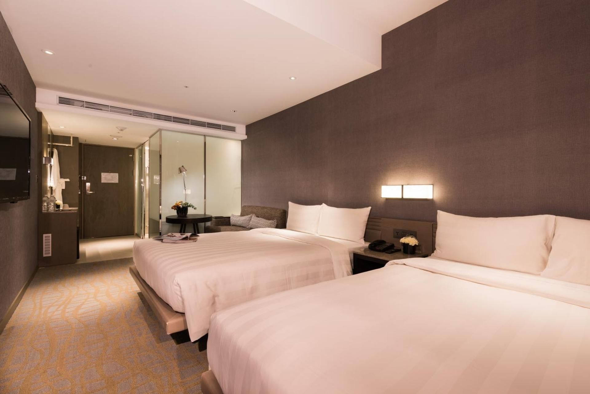 Superior Family Room without View